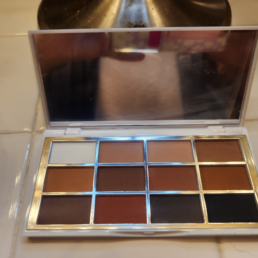 Brand new eyeshadow pallet LASH STEP